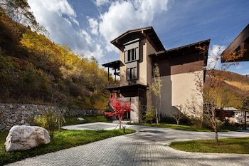 conrad jiuzhaigou