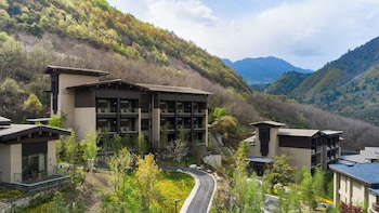 conrad jiuzhaigou