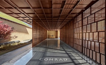 Conrad Jiuzhaigou,Chengdu>>Aba,5 star