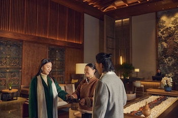 Conrad Jiuzhaigou,Chengdu>>Aba,5 star