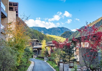 conrad jiuzhaigou