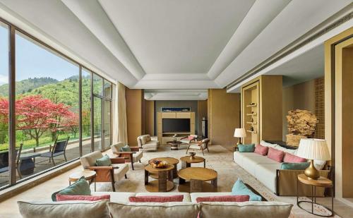 conrad jiuzhaigou