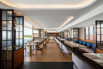 sheraton maoming romantic beach resort