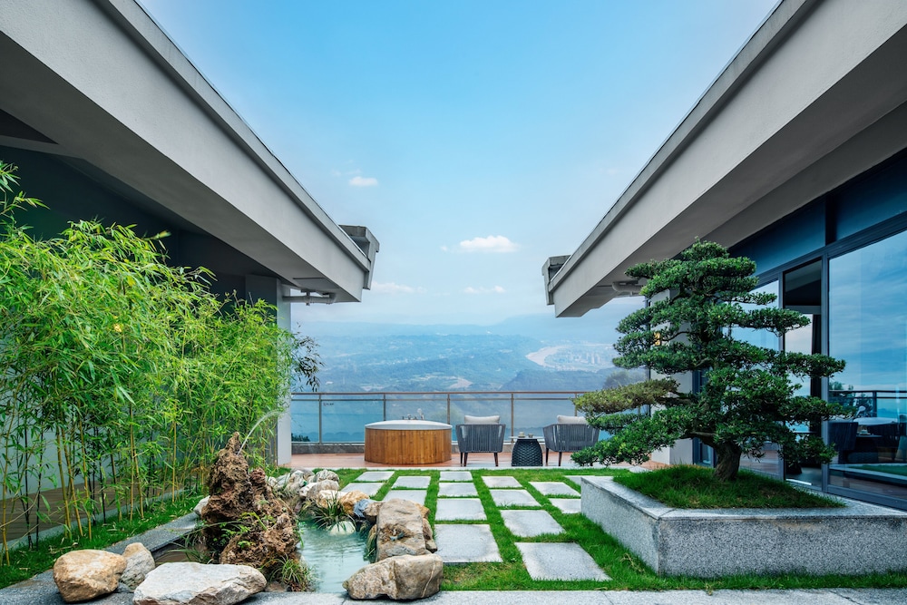holiday inn resort mengding mountain an ihg hotel