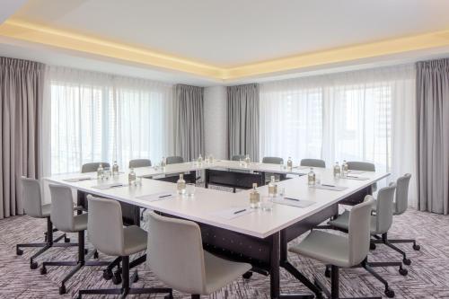 staybridge suites dubai internet city an ihg hotel