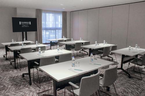 staybridge suites dubai internet city an ihg hotel