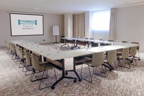staybridge suites dubai internet city an ihg hotel