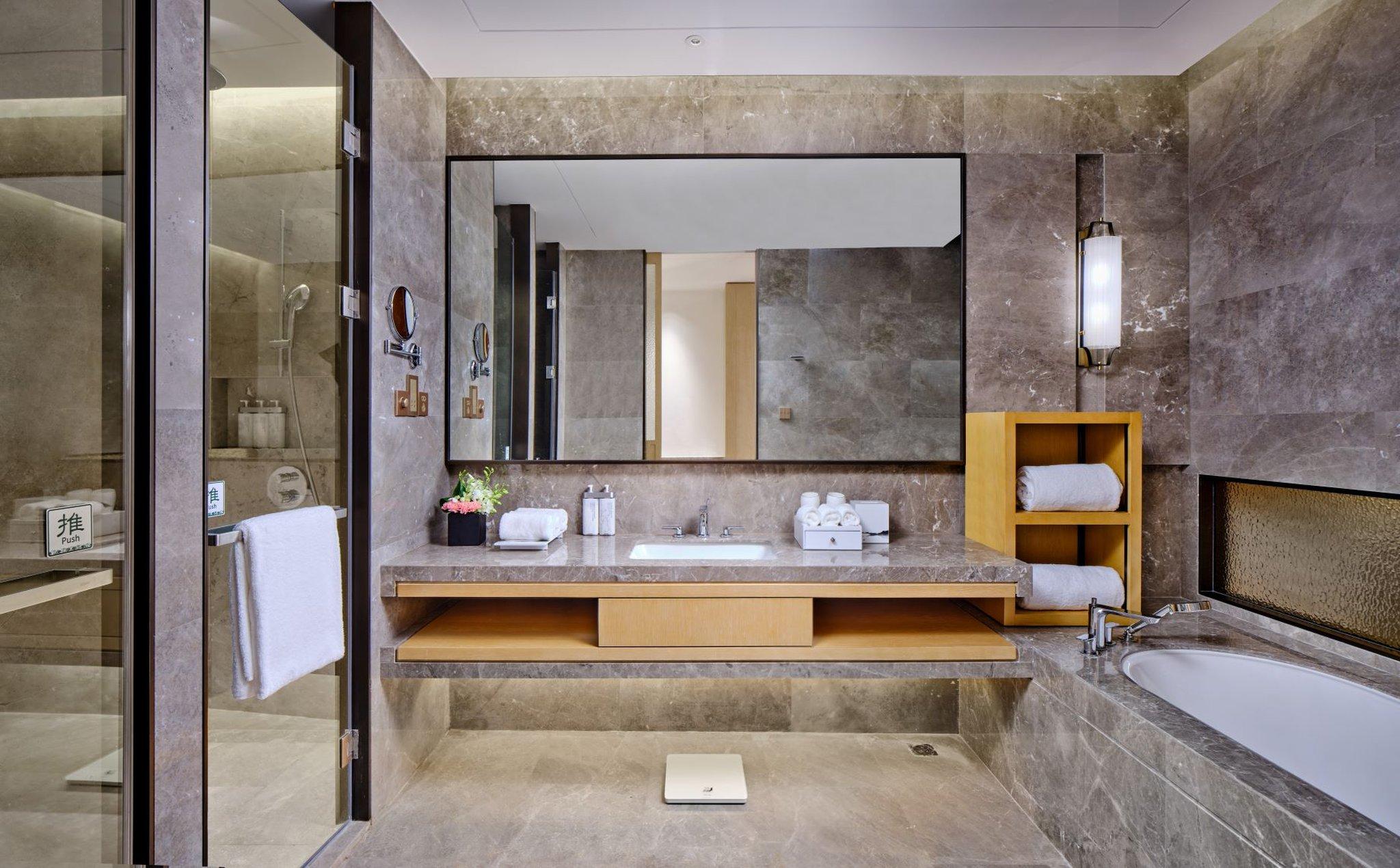 hualuxe suzhou bay hot spring resort an ihg hotel
