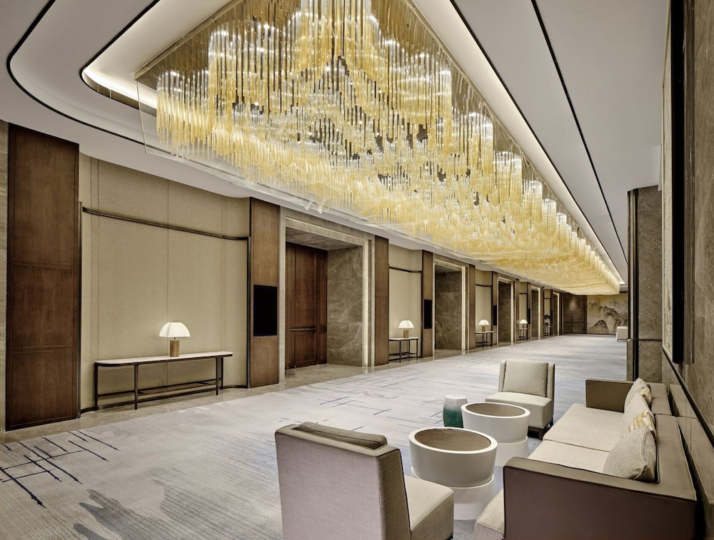 hualuxe suzhou bay hot spring resort an ihg hotel