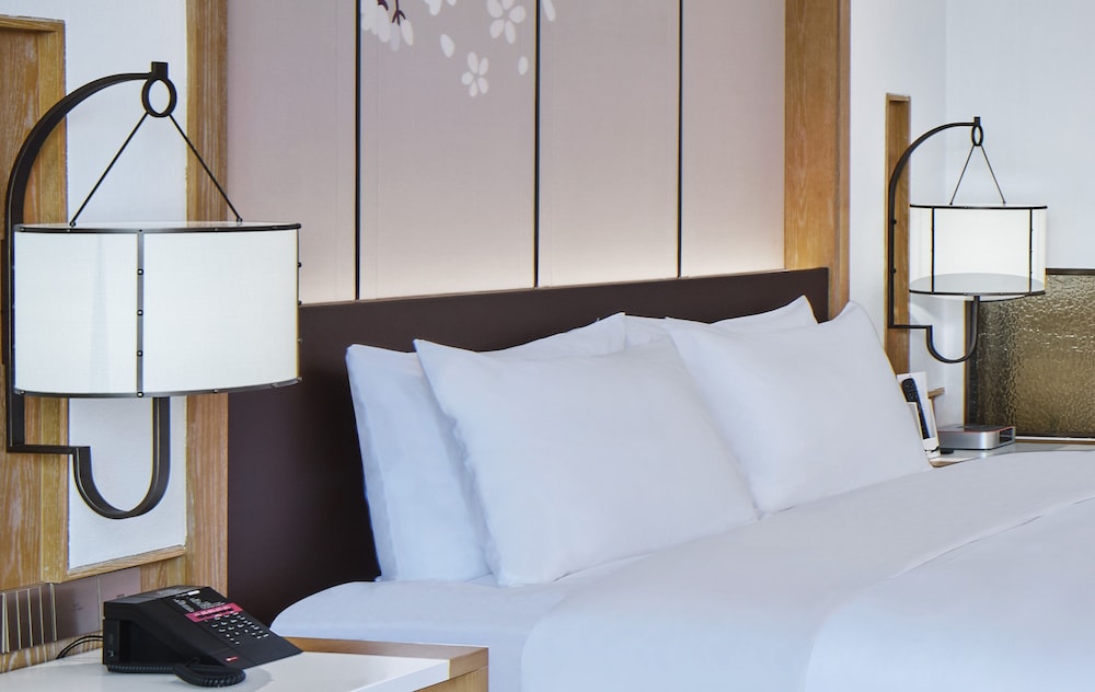 hualuxe suzhou bay hot spring resort an ihg hotel