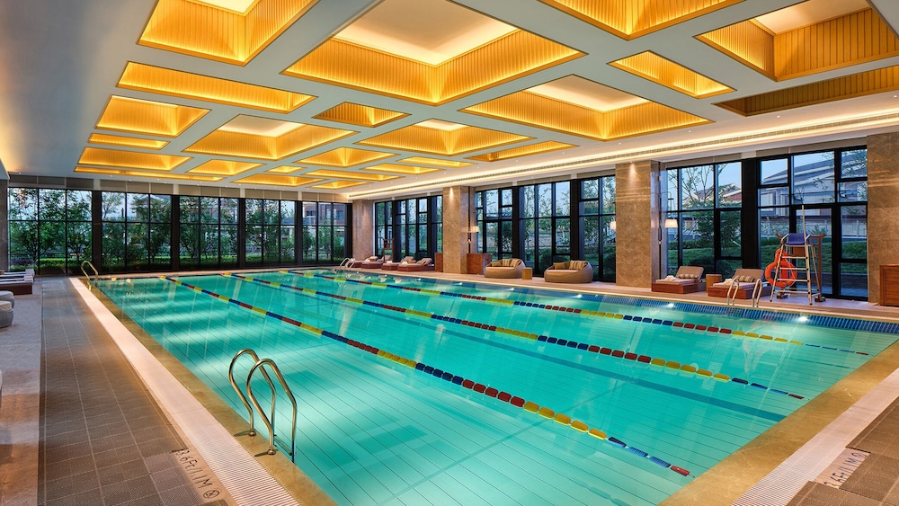 hualuxe suzhou bay hot spring resort an ihg hotel