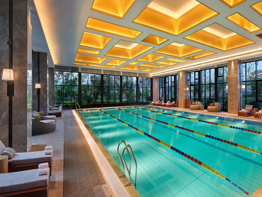 hualuxe suzhou bay hot spring resort an ihg hotel