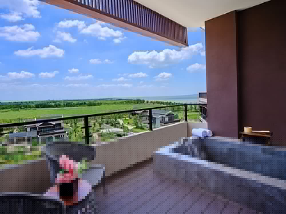 hualuxe suzhou bay hot spring resort an ihg hotel