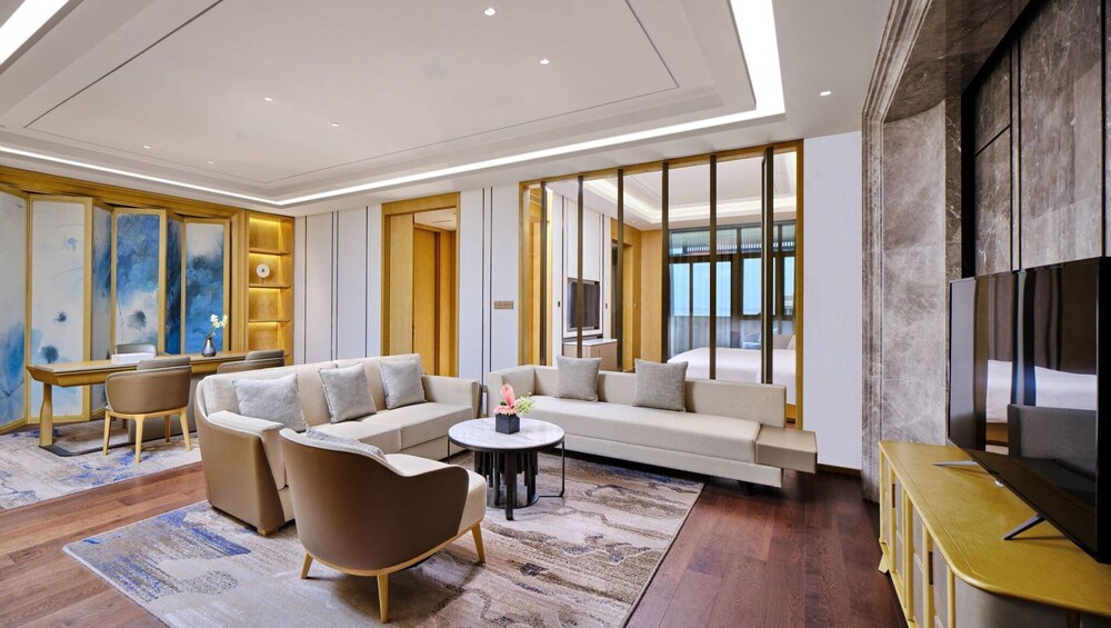 hualuxe suzhou bay hot spring resort an ihg hotel