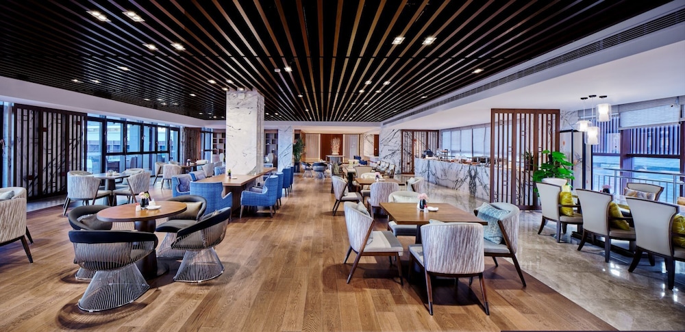 hualuxe suzhou bay hot spring resort an ihg hotel