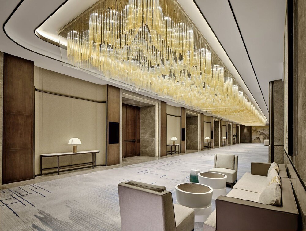 hualuxe suzhou bay hot spring resort an ihg hotel