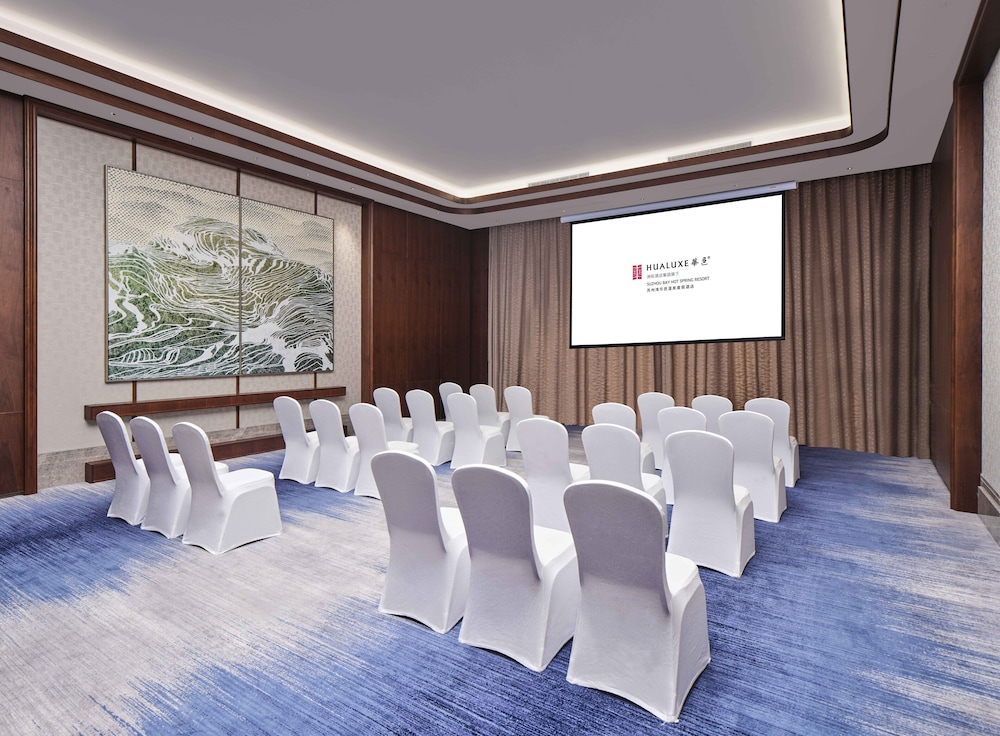 hualuxe suzhou bay hot spring resort an ihg hotel