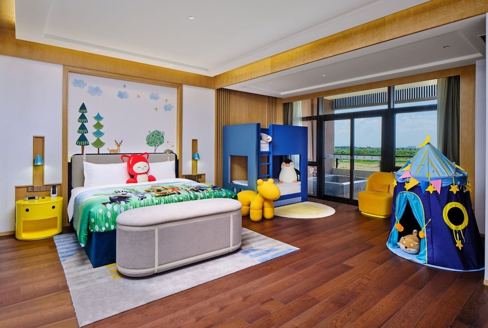 hualuxe suzhou bay hot spring resort an ihg hotel