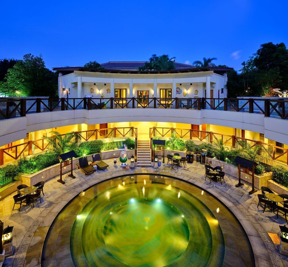 hualuxe suzhou bay hot spring resort an ihg hotel