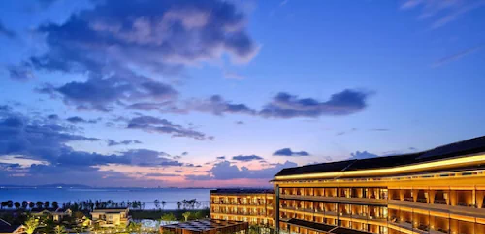 hualuxe suzhou bay hot spring resort an ihg hotel