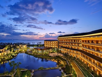 hualuxe suzhou bay hot spring resort an ihg hotel