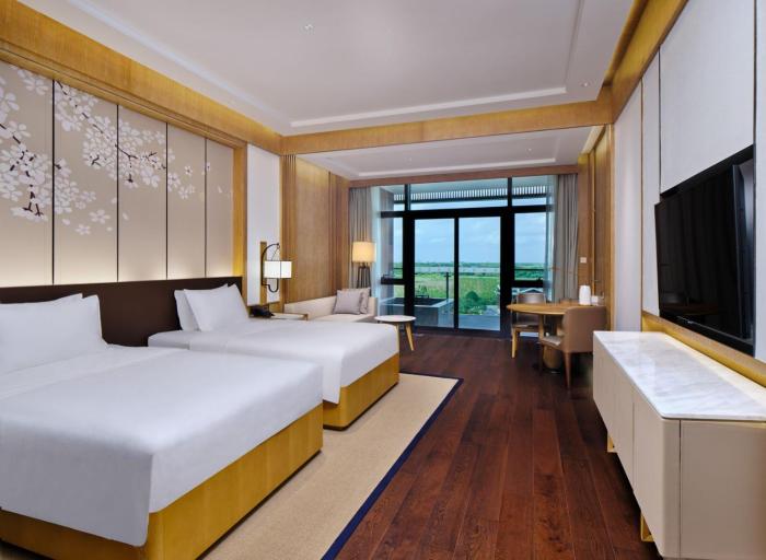 hualuxe suzhou bay hot spring resort an ihg hotel