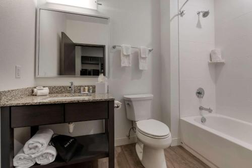 mainstay suites cincinnati university uptown