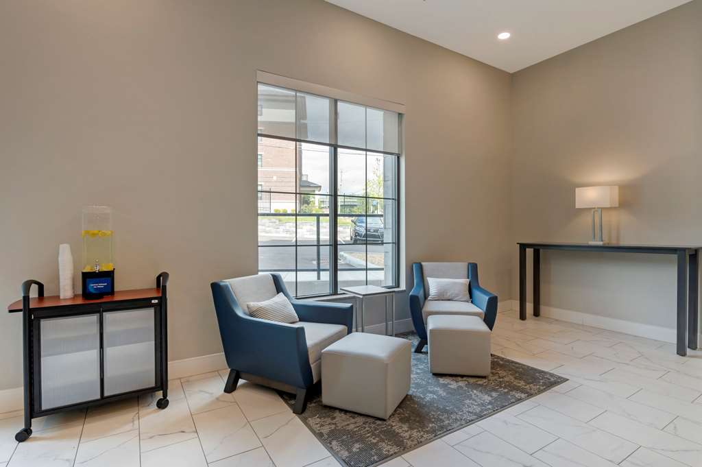mainstay suites cincinnati university uptown