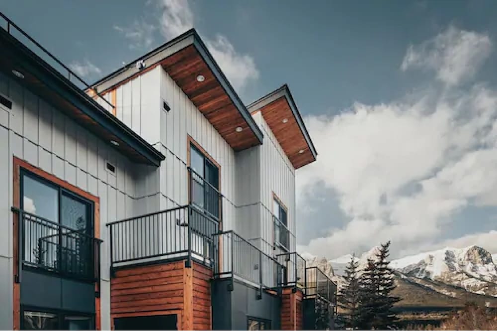 basecamp suites canmore