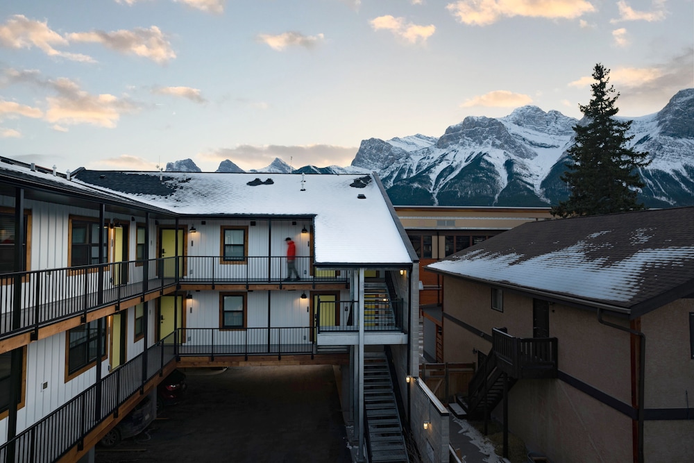 basecamp suites canmore