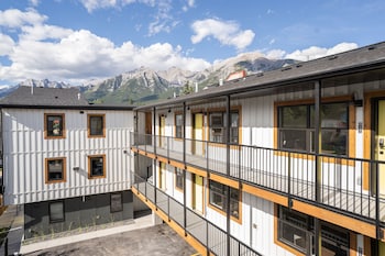 basecamp suites canmore