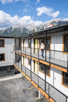 basecamp suites canmore