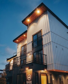 basecamp suites canmore