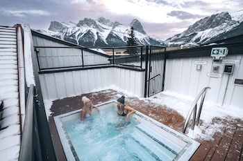 basecamp suites canmore