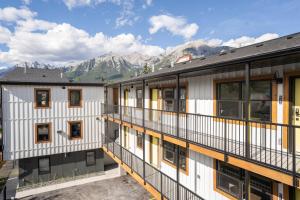 basecamp suites canmore