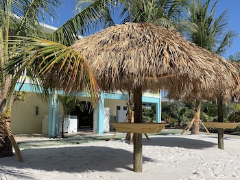 Off The Charts Inn & Out Island Resort,2938 Sanibel Blvd,2 star