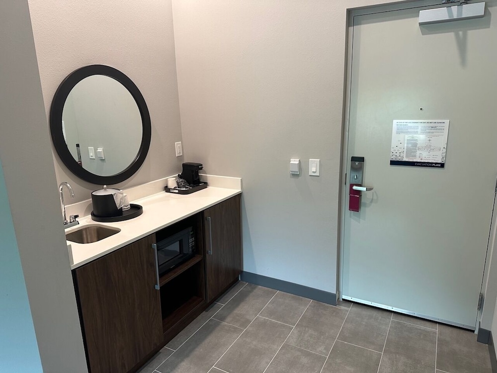 hampton inn and suites ruskin i 75