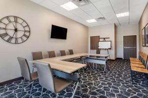 comfort suites grandview kansas city