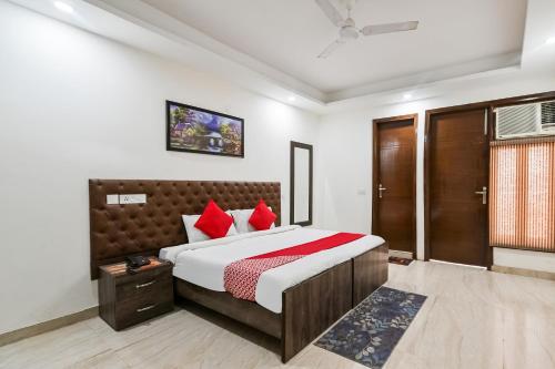 hotel o premium rooms chhatarpur