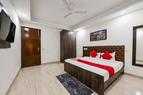 hotel o premium rooms chhatarpur