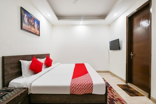 hotel o premium rooms chhatarpur