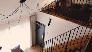 jono kalnelis apartments