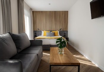 jono kalnelis apartments