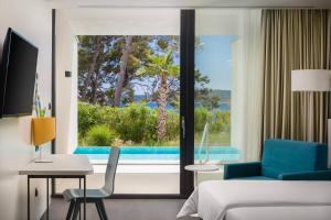 bluesun hotel berulia