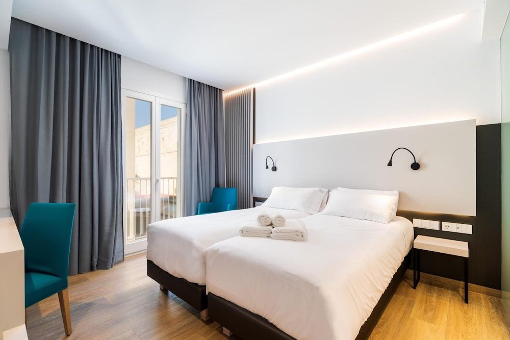 dormos hotel