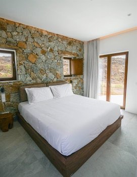 charisma hotel and wellness suites
