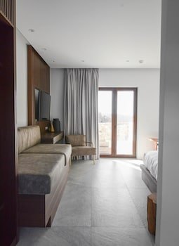charisma hotel and wellness suites
