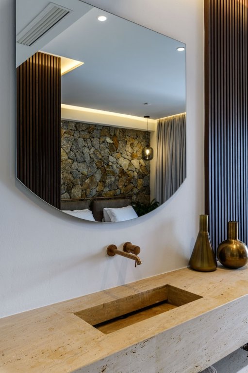 charisma hotel and wellness suites