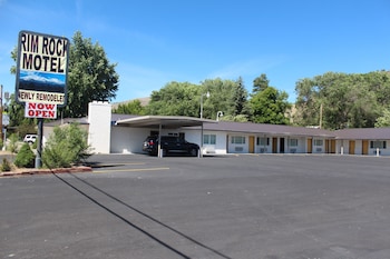 oregon trail inn and suites