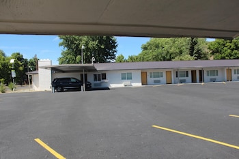 oregon trail inn and suites